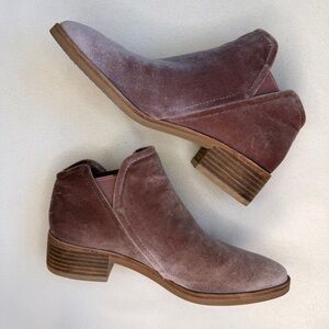 Dolce Vita Tay blush pink velvet slip on ankle booties • size 6